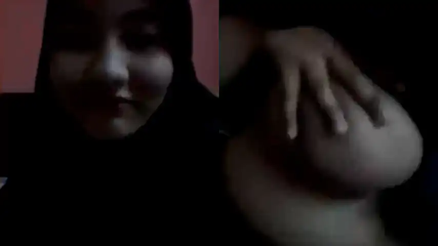 ABG Hijab 18yo Tobrut Mainin Nenen
