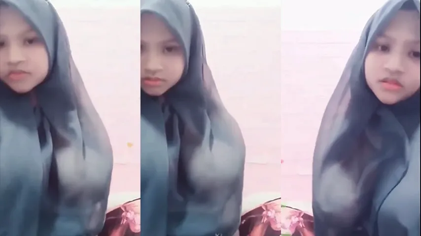 ABG Jilbab Hitam Tobrut Keliatan Utingnya