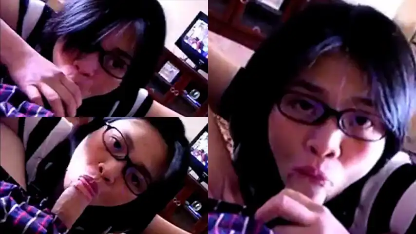 ABG Kutu Buku Cakep Blowjob