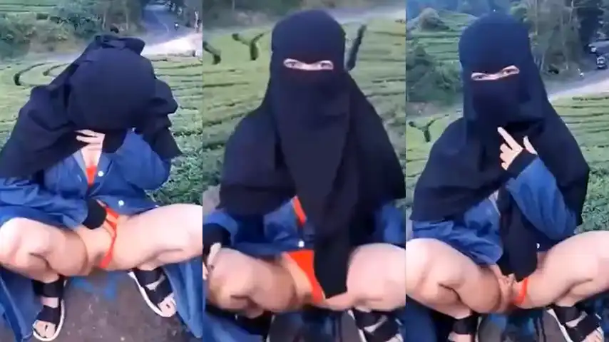 Cewe Bercadar Ngangkang Dikebun Teh