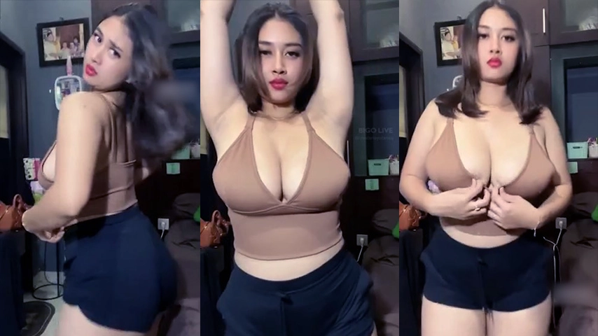 Cewek Bigo Show Belahan Susu Mantap