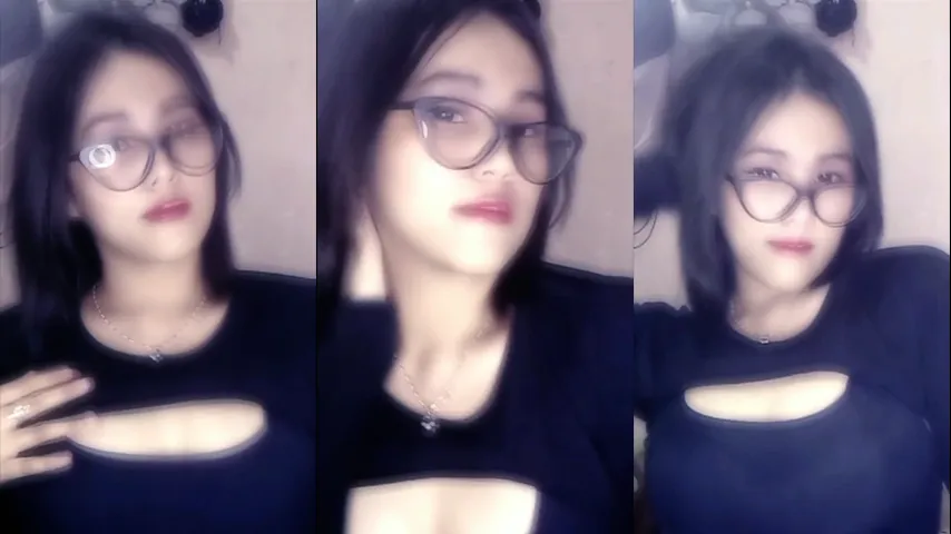 Elya Bocil Kacamata Idaman Banget