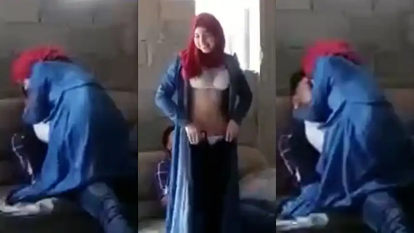 Gadis Hijab Merah Mesum Dirumah Kosong