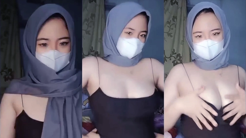 Host Cantik Berhijab Remas Nenen Live