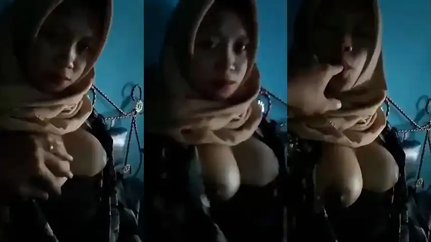 Jilbab Coklat Digrepe Pacar Lagi Sange