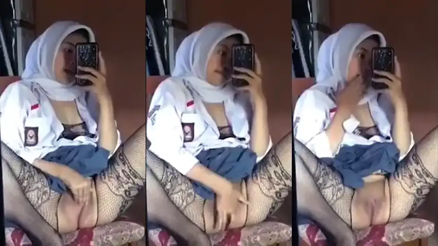Jilbab Pelajar SMA Colmek Depan Cermin