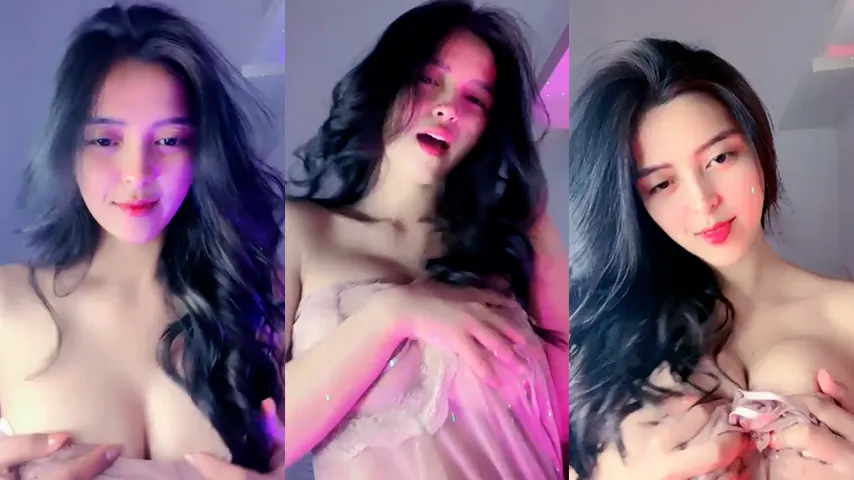 Kak Hella Bugil Remas Susu Mulusnya