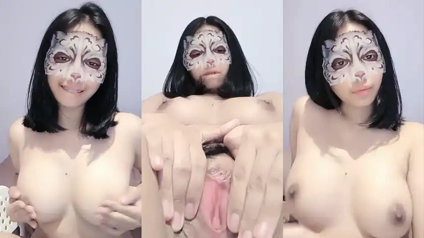 Kak Vio Pamer Lubang Meki Sempitnya