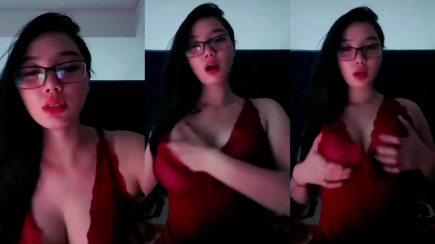 Lia Pake Lingerie Merah Sexy Live