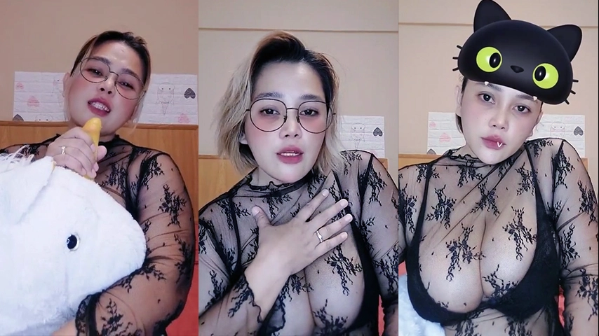 Live Show Host Toge Busana Transparan