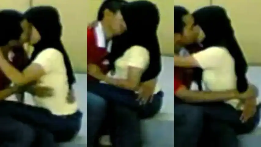 Ngintip Mahasiswi Hijaber Mesum Ditangga Kampus