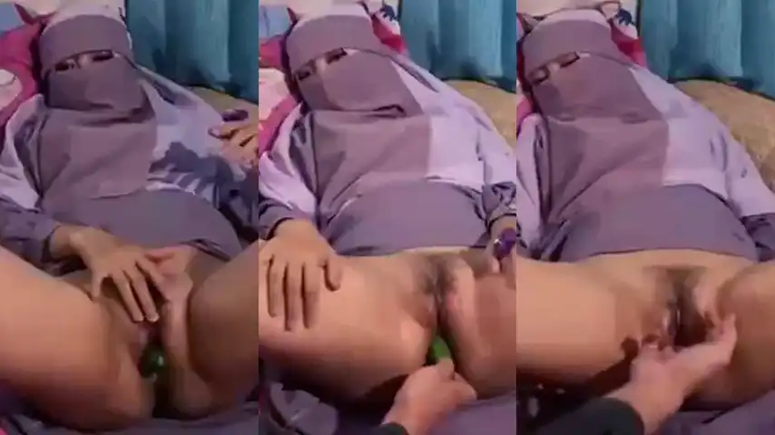 Tante Bercadar Dicolmekin Pake Timun