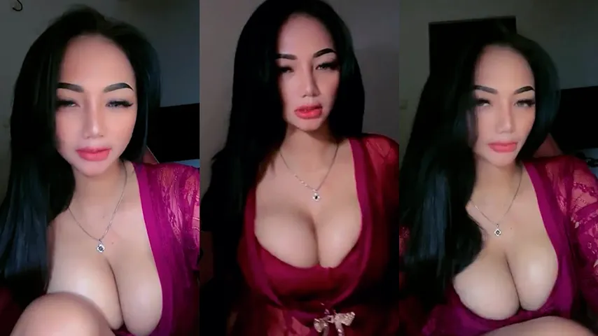Tante Kebaya Merah Belahan Toket Mulus