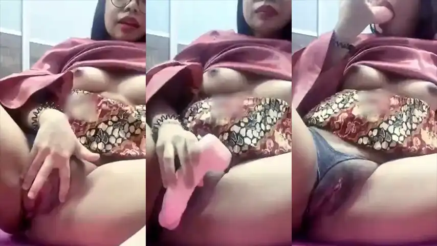 Tante Montok Rok Batik Colmek