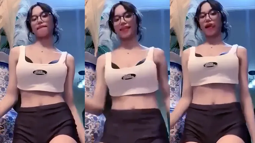 Tiktokers Cantik Kacamata Ebot Viral