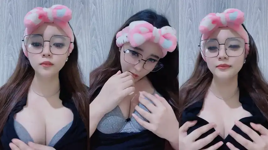 Veline Alias Putri Remas Toket Live