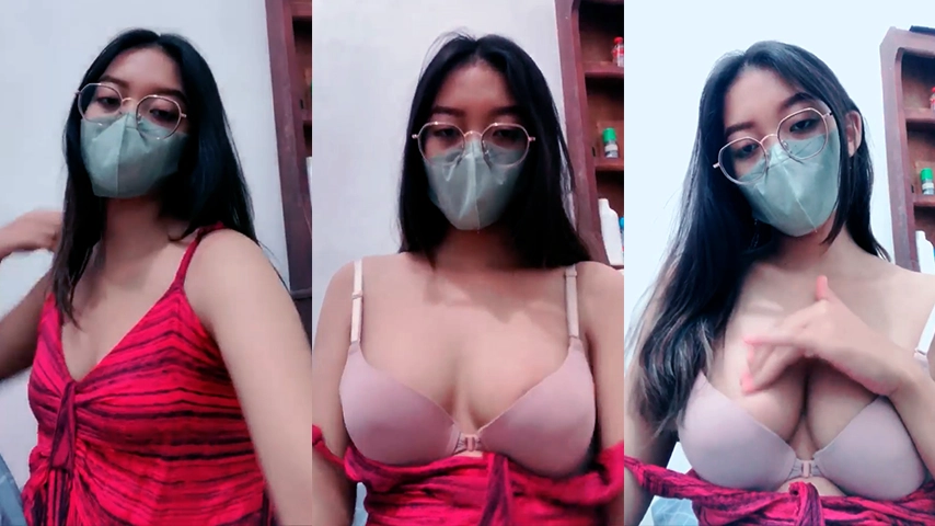 Yasmine Live Spill Belahan Toket